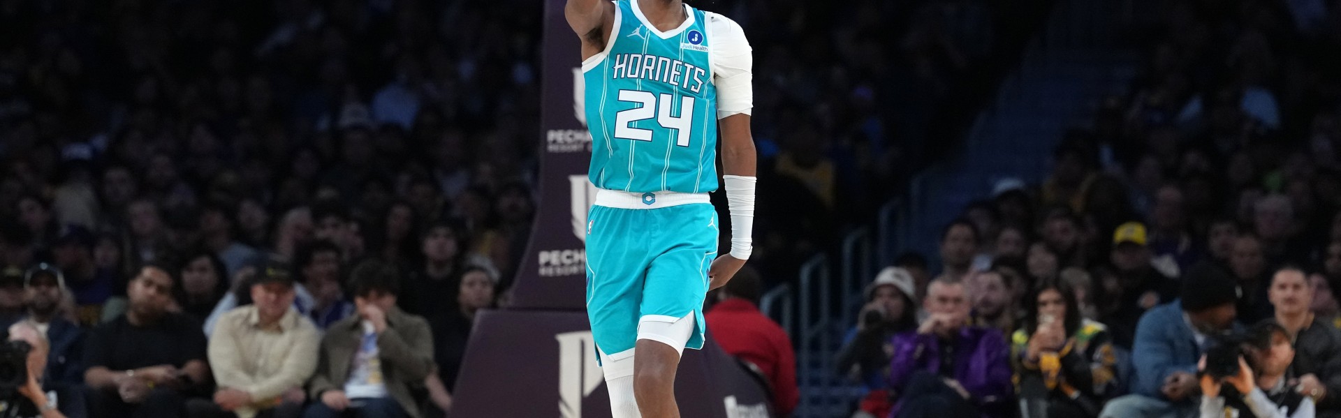 九游娱乐官网-第三节爆发了一波！米勒20中8得24分 第三节17分&amp;两度精彩暴扣